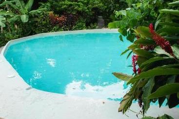 استراحتگاه Dominican Tree House Village