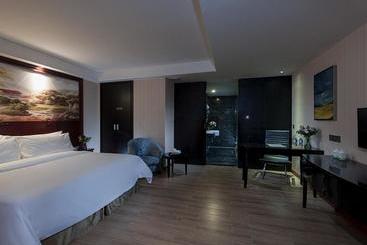 Vienna International Hotel Shantou Chenghai Waisha Bridge