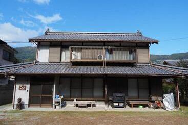 بنسيون 四国旅行のhub拠点 古民家ゲストハウス Heso Camp