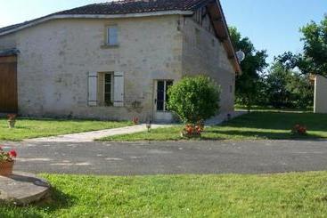 تختخواب و صبحانه Chateau Laborde Marjolaine
