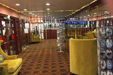 مُتل Tradewinds Airport