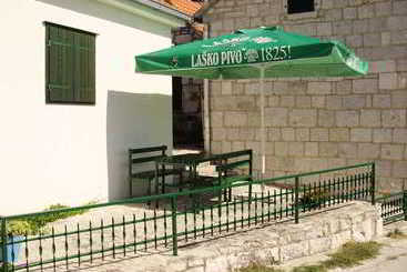 هتل Apartmani Seljacka Kuca