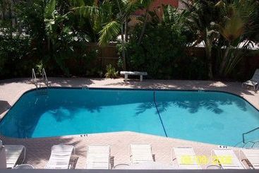 هتل Cheston House  Clothing Optional All Male Guesthouse