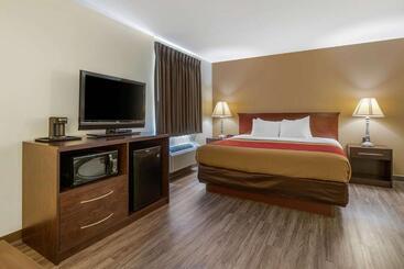 هتل Econo Lodge Inn & Suites Fairgrounds