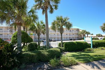 هتل Resortquest Rentals At Crystal Sands East & West
