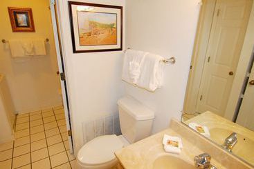 هتل Resortquest Rentals At Crystal Sands East & West