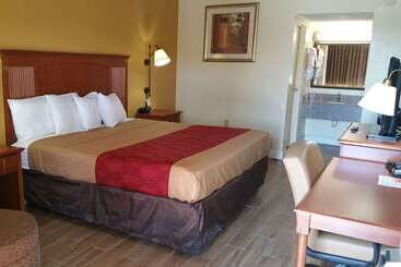 هتل Econo Lodge Byron