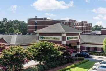 هتل Quality Suites Lake Wright  Norfolk Airport