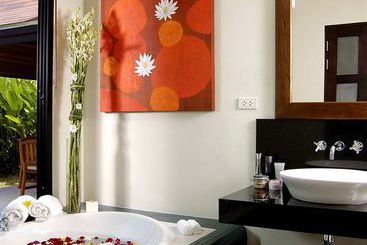 酒店 Two Villas Holiday Oriental Style Nai Harn Beach
