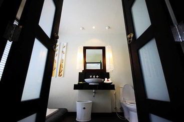 酒店 Two Villas Holiday Oriental Style Nai Harn Beach