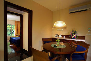 هتل Deccan Rendezvous