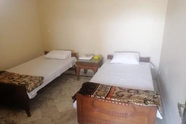 تختخواب و صبحانه State Residency