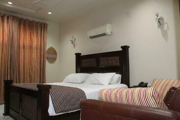 تختخواب و صبحانه State Residency