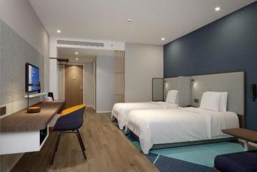 هتل Holiday Inn Express Chongqing Airport Zone, An Ihg