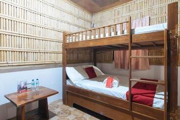 هتل Reddoorz Hostel At Megans Paradisio Beach Resort