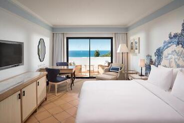 Pine Cliffs Resort