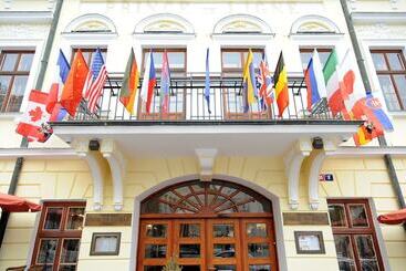 هتل Prince De Ligne