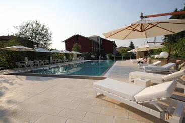 Отель Red S Redaelli