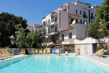 هتل Residence Dei Fiori