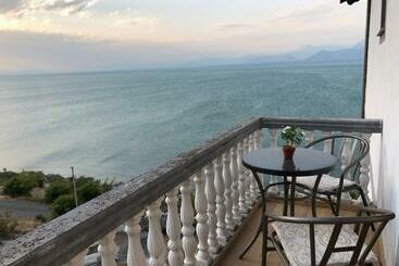 تختخواب و صبحانه Bella Vista