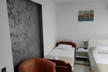 هتل Lira Excellent Nis