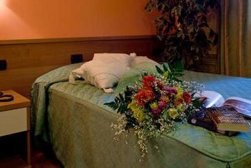 هتل Ristorante Tre Leoni