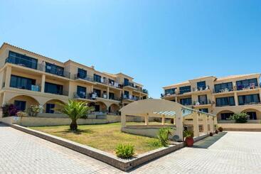 هتل آپارتمان Ionian Sea View Hotel   Corfu