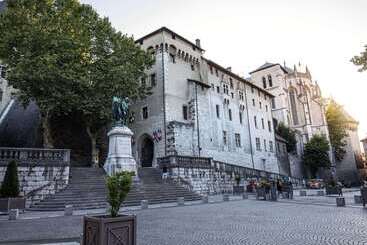 آپارتمان Kyriad Chambéry Centre   Hôtel Et Résidence