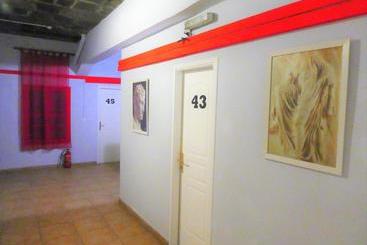 هتل Fivos   Hostel