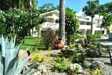 אתר נופש Tropical Casa Laguna