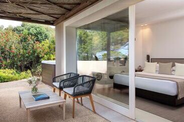 호텔 Baia Di Chia Resort Sardinia, Curio Collection By Hilton
