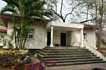 فندق Modi S Resort Karjat