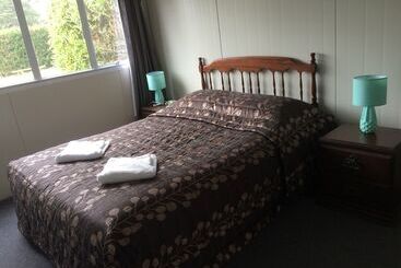 קוטג'' Rangiora Eco Holiday Park