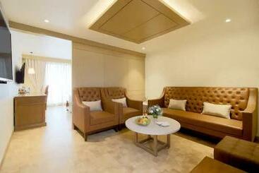 هتل Jade Suites  Luxury Boutique