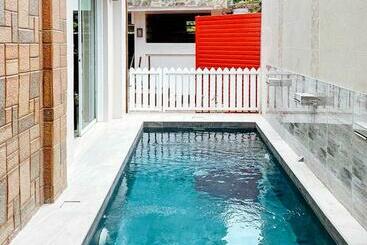 هتل Reddoorz Hostel @ St. Paul Village Lapulapu