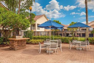 Апарт-отель Kasa Wellington South Florida