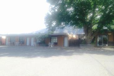 旅馆 The Highland Inn
