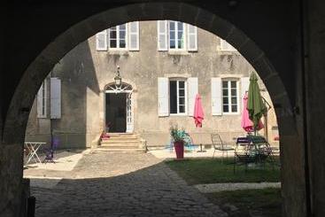 مبيت وإفطار Un Dimanche Chez Julie Chambre Célestine