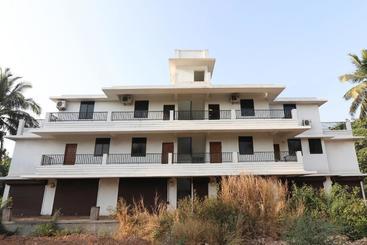 펜션 Oyo Home 81707 Elegant 1bhk Varca