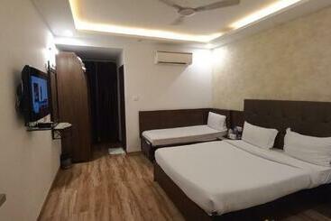 هتل Alba Premier, Indore