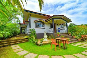 هتل Fabescape Vagator Retreat Resort With Swimming Pool   Nr Vagator Beach