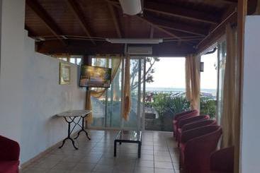 پانسیون Room In Bb   Quadruple Room For A Totally Relaxing Holiday