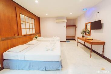 จวรีน ลอร์ด รีสอร์ท แอนด์ โฮเทล   Javarine Lord Resort&