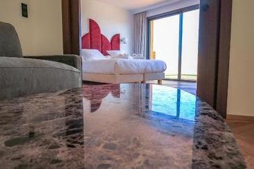 هتل Hôtel & Spa Rocabella