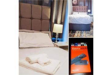 پانسیون Room In Guest Room   Newly Built Private Ensuite In Dudley Westmidlands