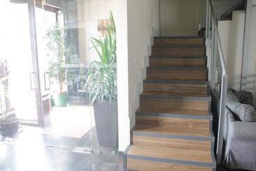 پانسیون Hostal Francisco Salinas