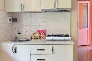 پانسیون Kvariati Rooms And Apartments Orange Complex