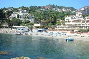تختخواب و صبحانه Taormina Bay Lucia's House