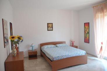 تختخواب و صبحانه Taormina Bay Lucia's House