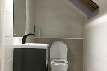 پانسیون Private Double Room With New Ensuite Shower Room